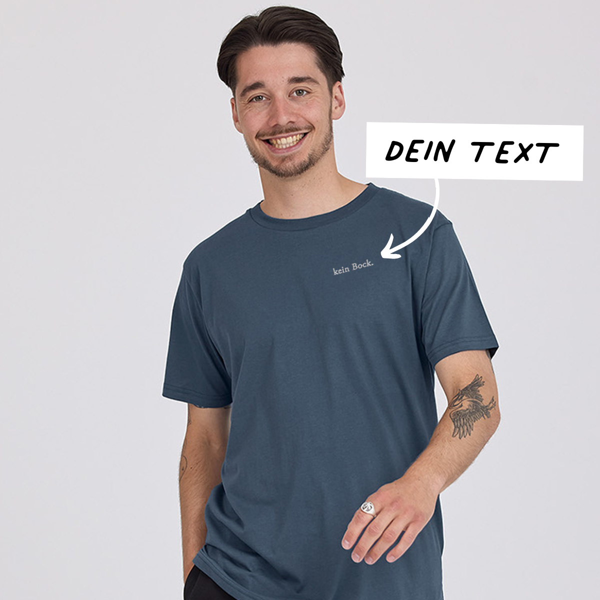 Besticktes T-Shirt Dunkelblau mit Text, personalisiert, personalisierbar, Geburtstagsgeschenk, Geschenk Männer, Geschenk Freund, Geschenk Bruder, Geschenk Frauen, Geschenk Freundin, Geschenk Schwester, Witzige Geschenke, Romantische Geschenke, Hochzeitsgeschenk, Kleine Geschenke, Geschenk, Geschenkidee